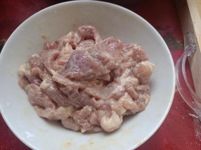 水煮肉片的家常做法及配料（水煮肉片需要哪些食材）