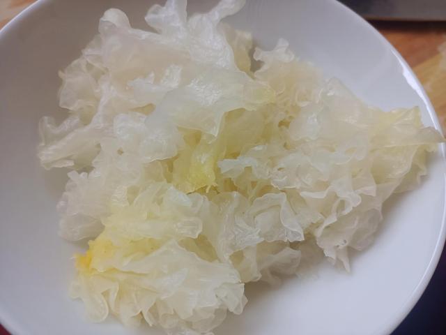 水煮肉片的家常做法及配料（水煮肉片需要哪些食材）