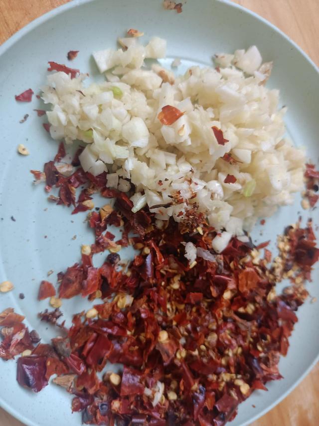 水煮肉片的家常做法及配料（水煮肉片需要哪些食材）