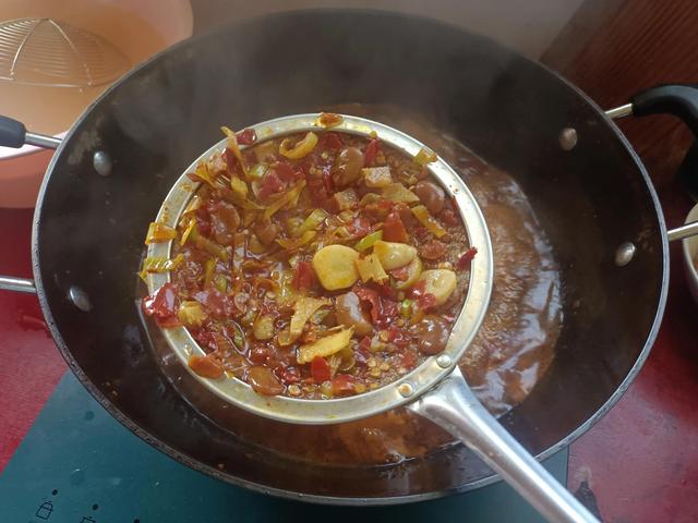 水煮肉片的家常做法及配料（水煮肉片需要哪些食材）