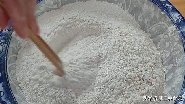 烙饼怎么和面做又软又好吃窍门（烙饼怎么和面做又软又好吃视频）