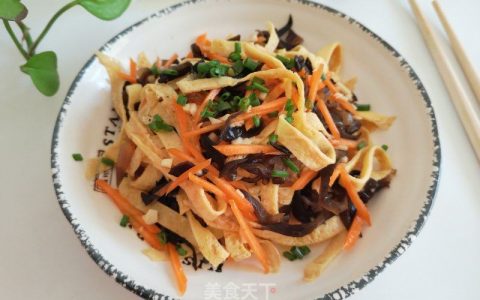 凉拌蛋皮木耳