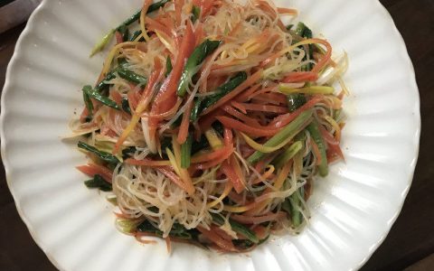 凉拌红萝卜粉丝