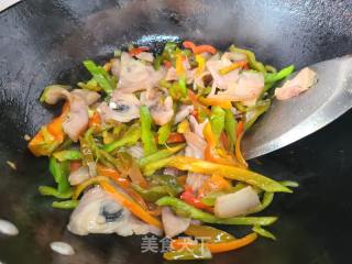 辣椒炒卤猪头肉的做法步骤：5