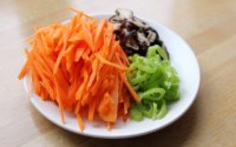 胡萝卜羊肉炒鸡蛋做法