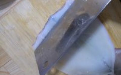 鱿鱼炒辣椒的做法